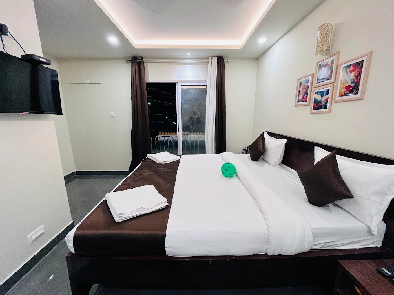 Luxury Hotel ( Video )