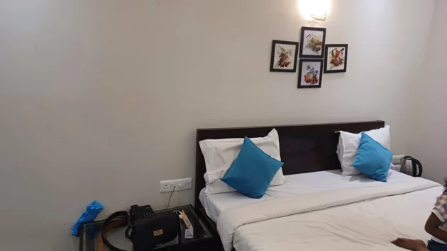 Luxury Room B - Image 3